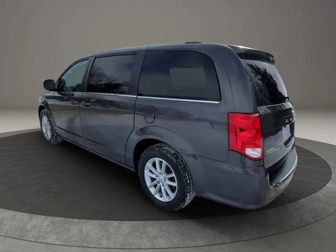 Used 2019 Dodge Grand Caravan SXT FWD image 3