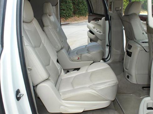 Used 2015 Cadillac Escalade ESV Luxury RWD image 10