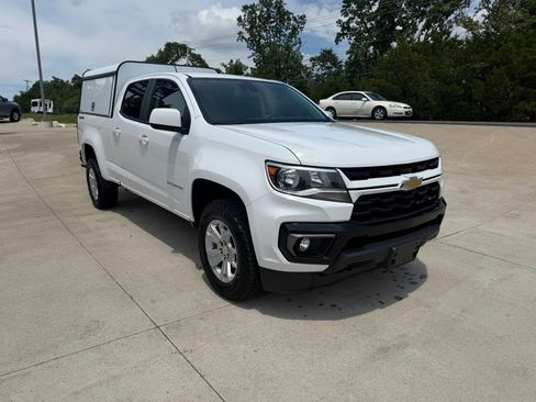 Used 2022 Chevrolet Colorado LT w/ Safety Package AWD/4WD image 3
