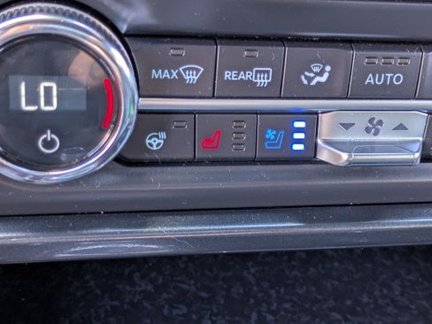 Used 2022 Ford Expedition Limited AWD/4WD image 29
