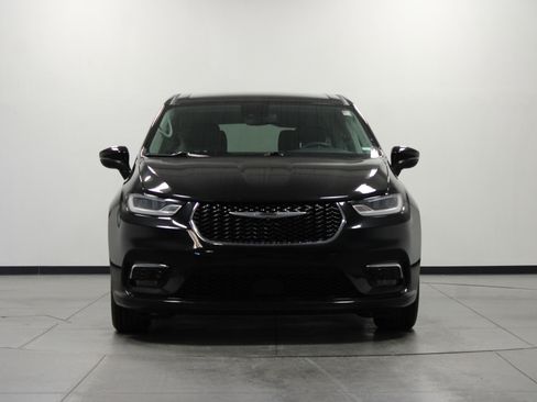 Used 2023 Chrysler Pacifica Touring-L FWD image 9