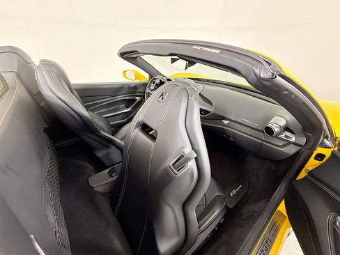 Certified 2021 Ferrari F8 Tributo image 22