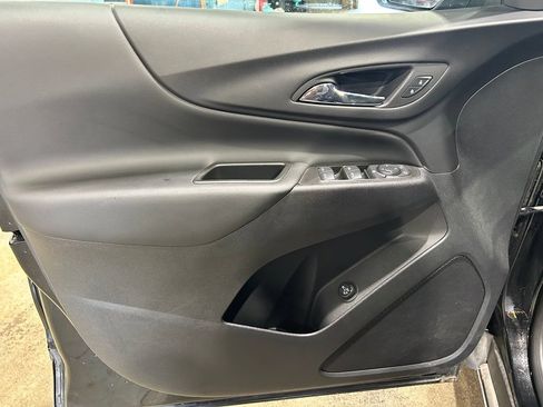 Used 2022 Chevrolet Equinox LT FWD image 11