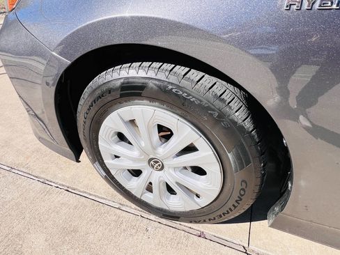 Used 2020 Toyota Prius LE image 35