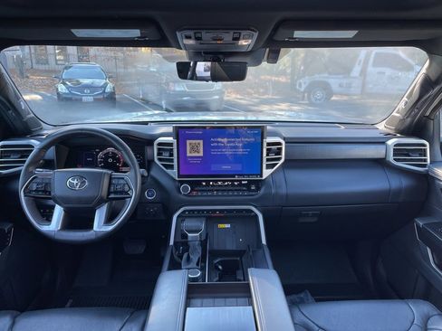 Used 2024 Toyota Sequoia Platinum image 8