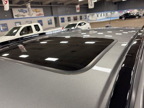 Certified 2025 Chevrolet Trax RS w/ Sunroof Package image 6