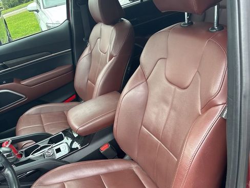 Used 2023 Kia Telluride EX w/ EX Captain's Chair Package image 9