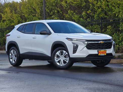 New 2026 Chevrolet Trax LS image 2