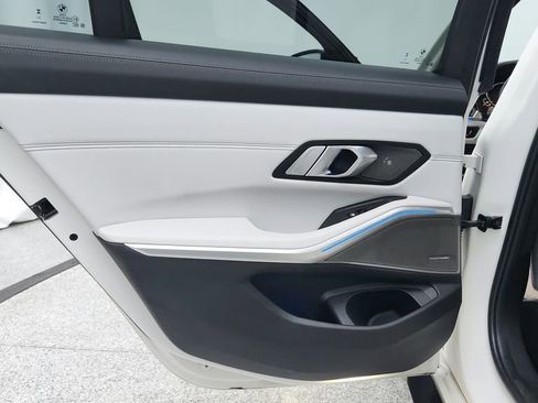 Used 2022 BMW M3 Competition w/ M Carbon Exterior Package image 33