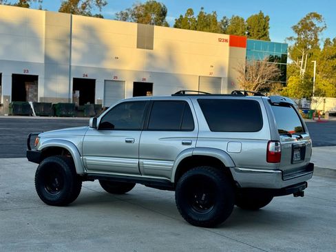 Used 2000 Toyota 4Runner SR5 AWD/4WD image 16