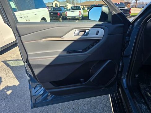 Used 2025 Ford Explorer Active w/ Active Comfort Package image 9