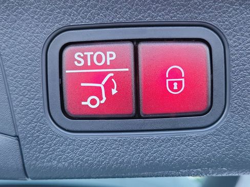 Certified 2025 Mercedes-Benz GLA 250 image 9