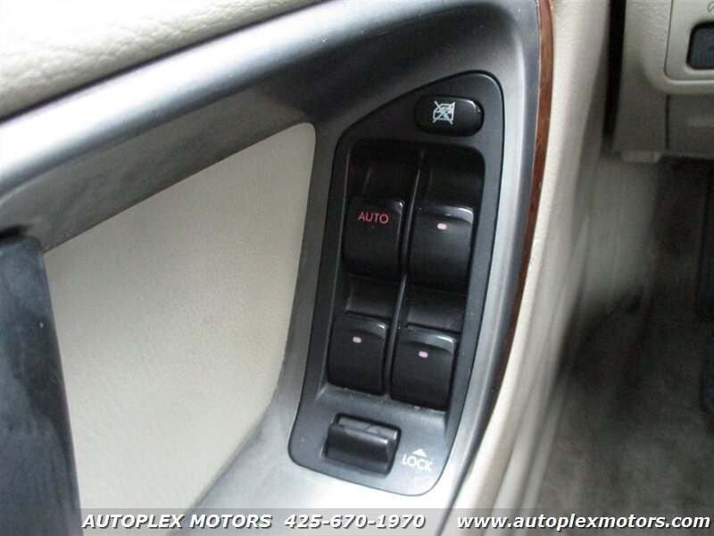 Used 2008 Subaru Outback 2.5XT Limited AWD/4WD image 32