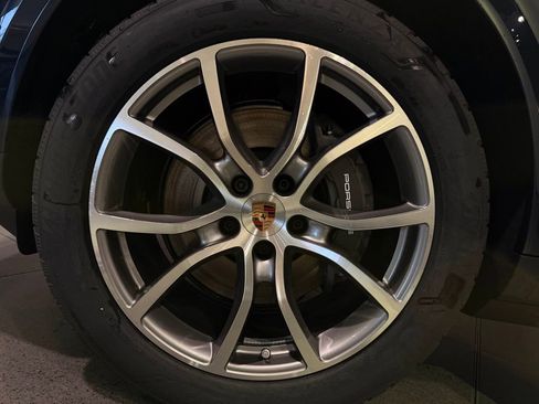 Certified 2026 Porsche Cayenne image 38