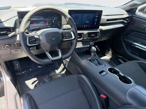 Used 2025 Ford Mustang Convertible RWD image 6
