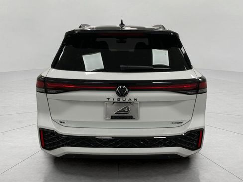 New 2026 Volkswagen Tiguan SE R-Line image 4