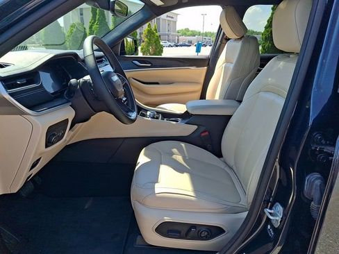 Certified 2024 Jeep Grand Cherokee L Limited AWD/4WD image 15