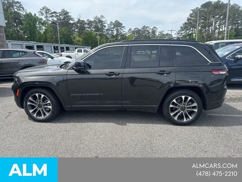Used 2023 Jeep Grand Cherokee Overland w/ Luxury Tech Group IV AWD/4WD image 15