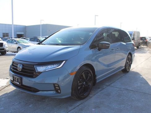 Used 2023 Honda Odyssey Sport image 3