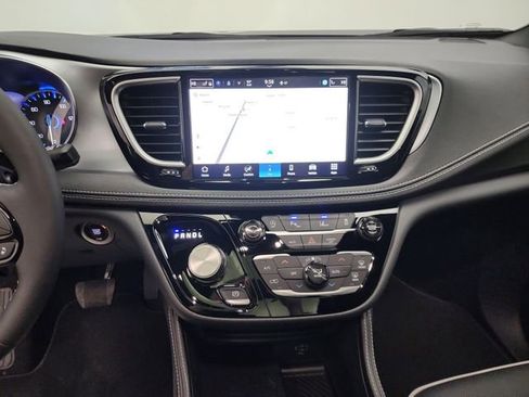 New 2026 Chrysler Pacifica Limited w/ S Appearance Package AWD/4WD image 13