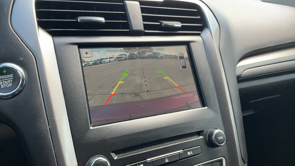 Used 2018 Ford Fusion SE w/ Fusion SE Technology Package FWD image 12