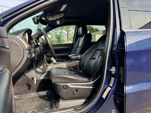 Used 2017 Jeep Grand Cherokee Limited AWD/4WD image 19