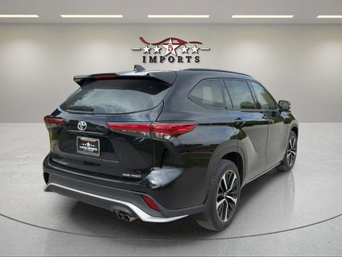 Used 2022 Toyota Highlander XSE AWD/4WD image 6