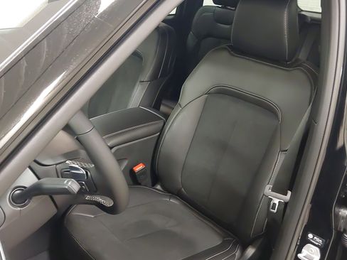 New 2025 Jeep Grand Cherokee Altitude image 22