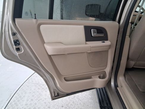 Used 2003 Ford Expedition XLT image 22