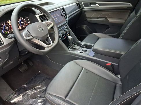 Used 2022 Volkswagen Atlas Cross Sport SEL image 13
