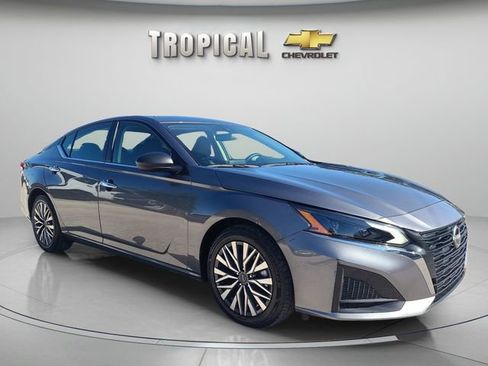 Used 2024 Nissan Altima 2.5 SV image 7