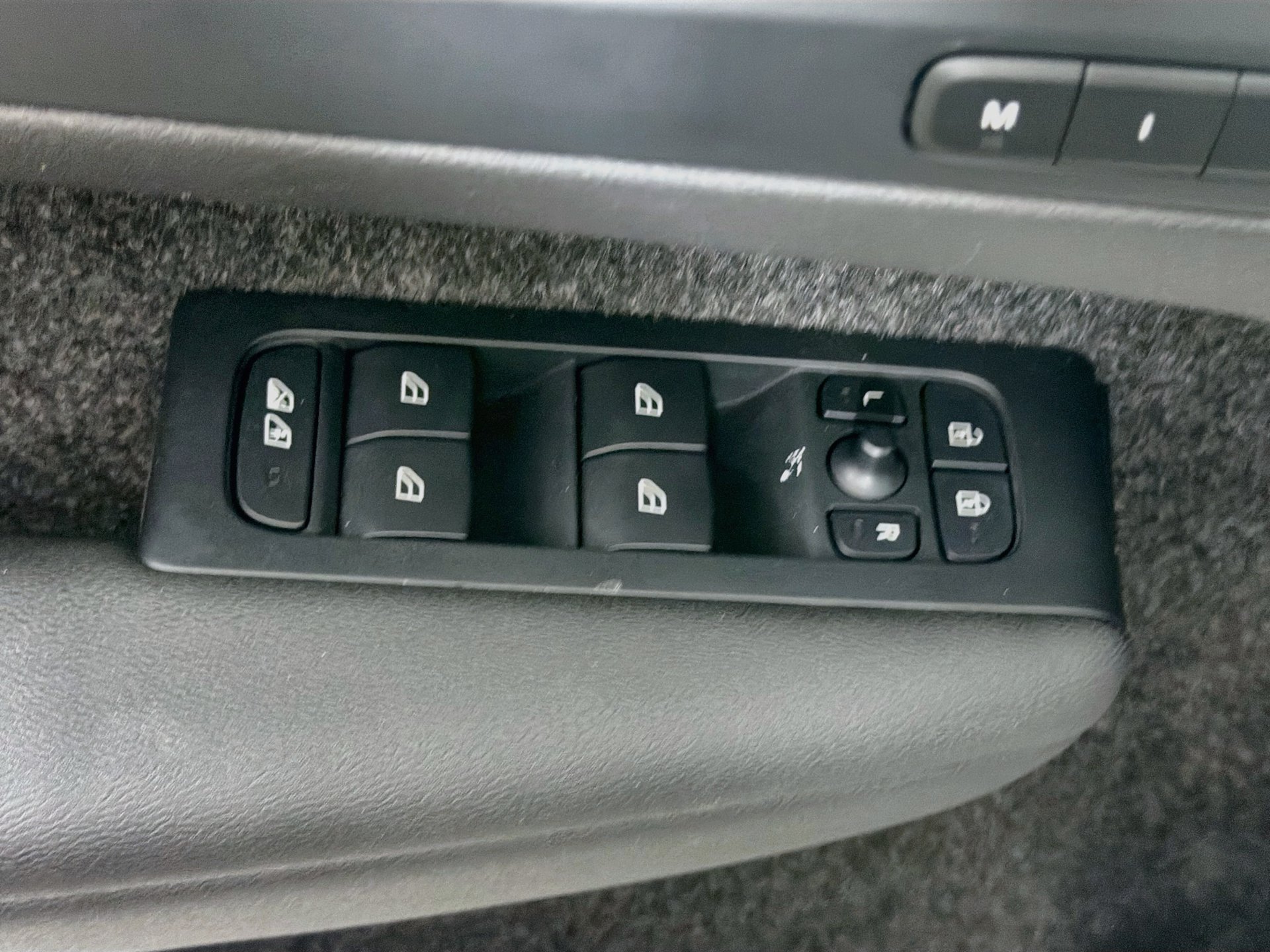 Certified 2023 Volvo XC40 Recharge Core w/ Protection Package Premier AWD/4WD image 18
