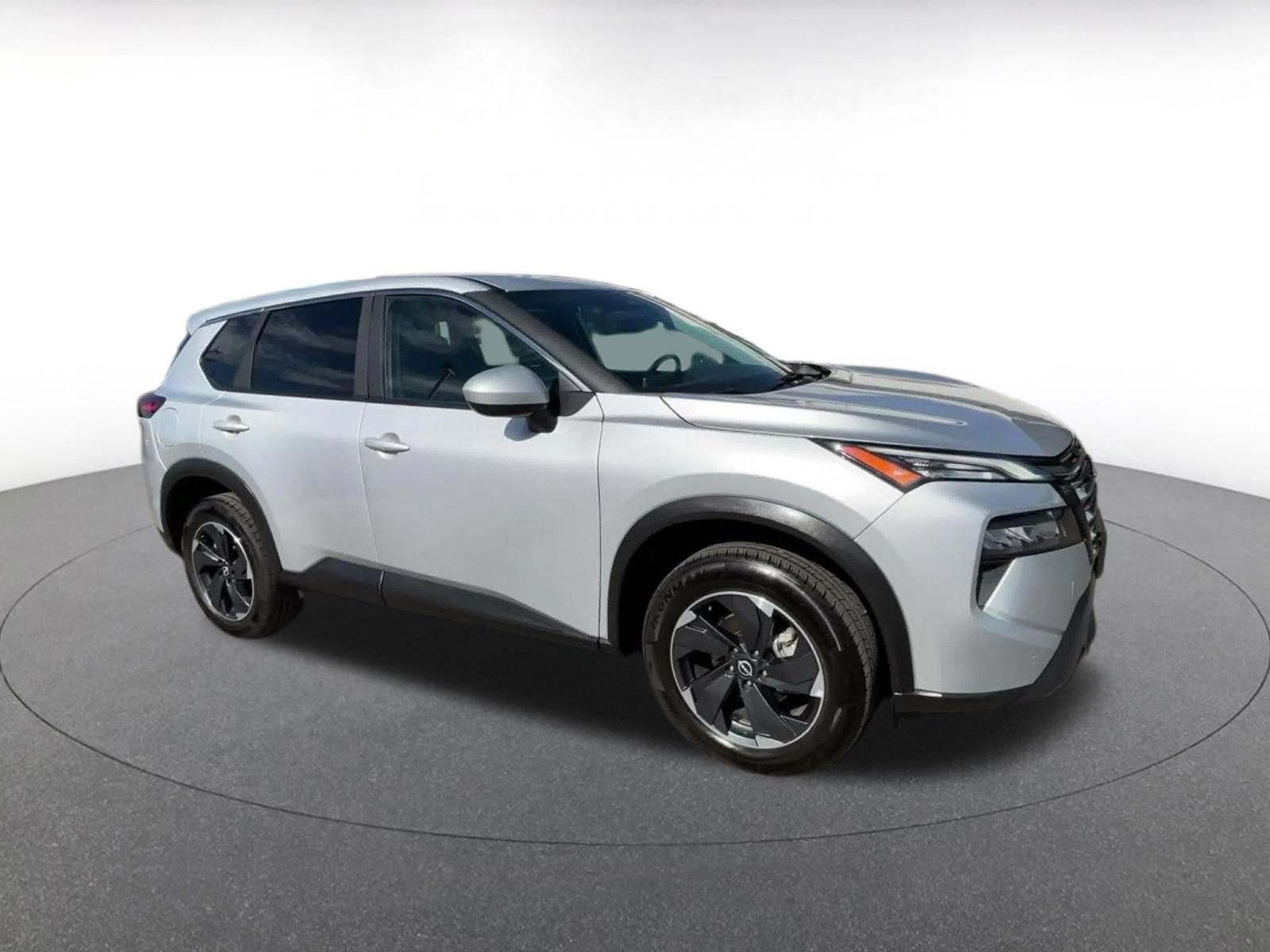 Used 2025 Nissan Rogue SV AWD/4WD image 2