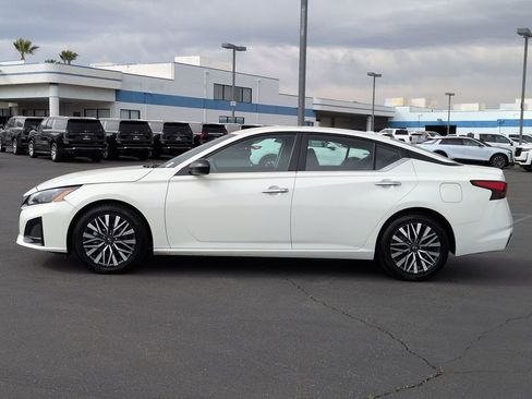 Used 2025 Nissan Altima 2.5 SV FWD image 16