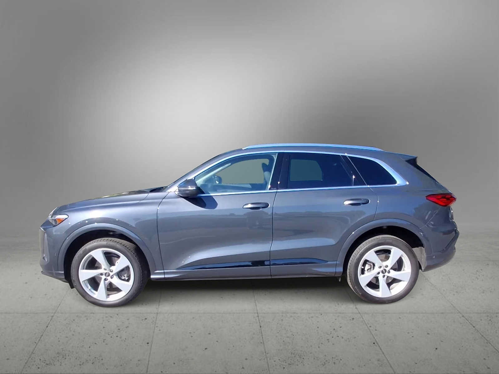 Certified 2025 Audi Q5 Premium Plus w/ Premium Plus AWD/4WD image 5
