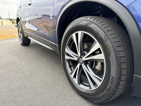 Used 2019 Nissan Rogue SV w/ Premium Package AWD/4WD image 7