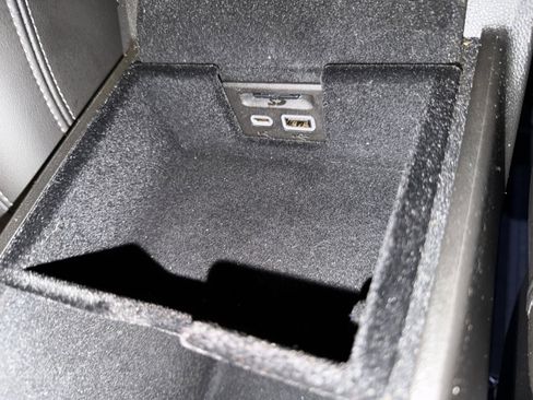 Used 2021 Cadillac XT6 Sport image 37