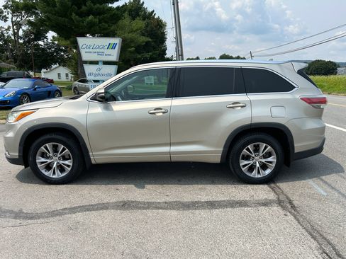 Used 2014 Toyota Highlander XLE AWD/4WD image 9