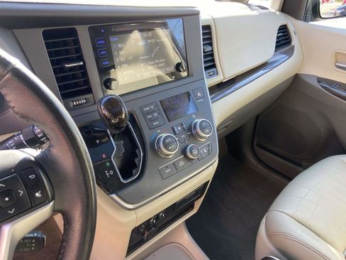 Used 2016 Toyota Sienna XLE image 13