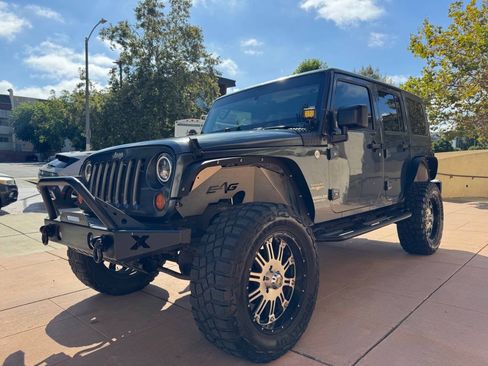 Used 2008 Jeep Wrangler Unlimited Sahara w/ Trailer Tow Group AWD/4WD image 3
