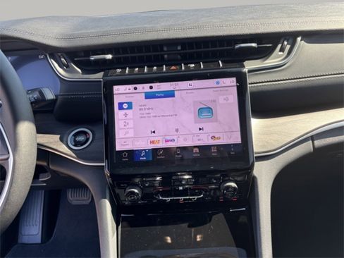 New 2025 Jeep Grand Cherokee L Limited image 13