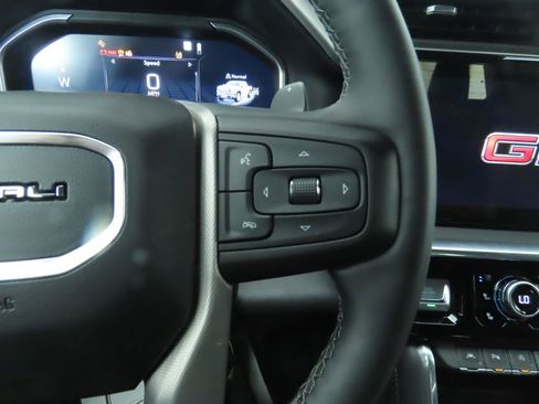 Used 2023 GMC Sierra 1500 Denali w/ Technology Package image 12