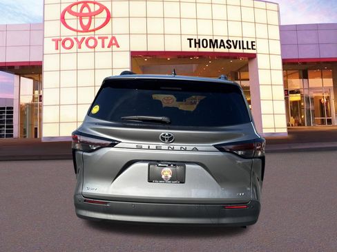 New 2026 Toyota Sienna XLE image 6