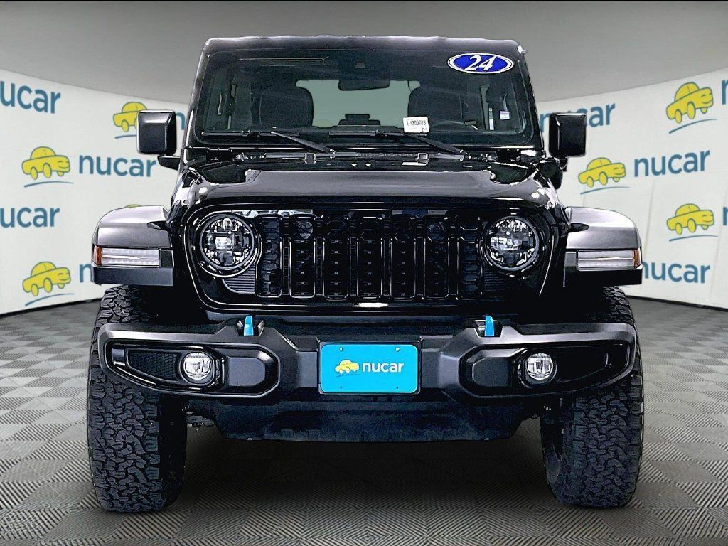 Used 2024 Jeep Wrangler Unlimited AWD/4WD image 2