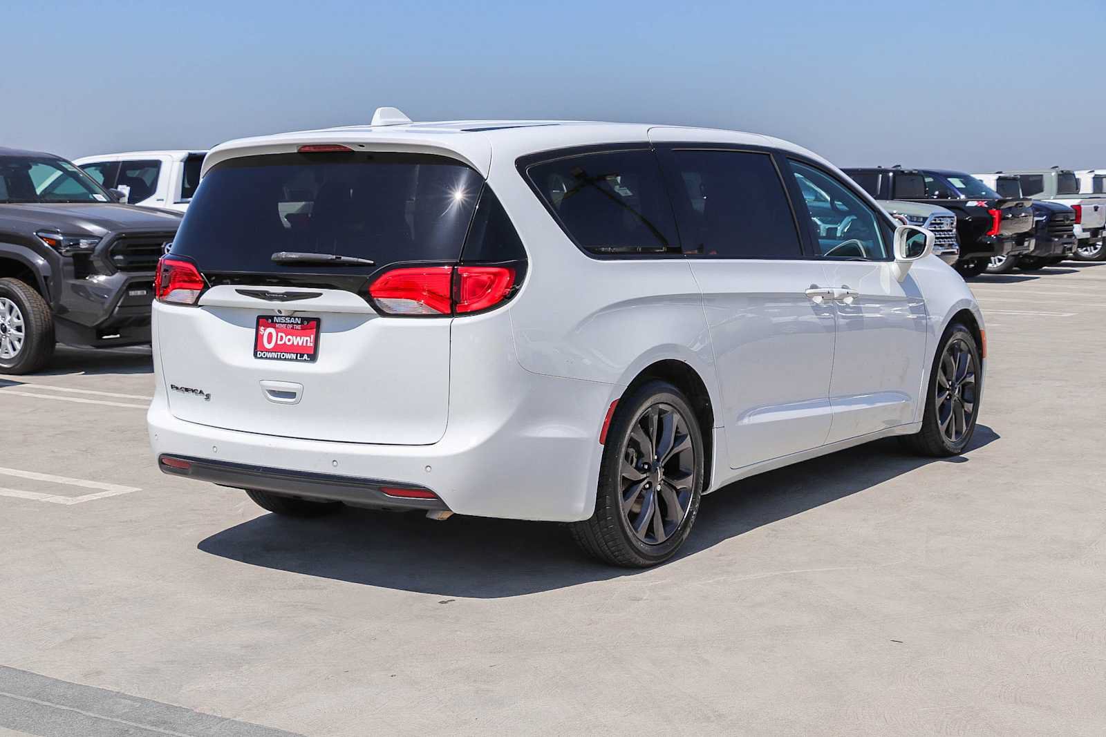 Used 2018 Chrysler Pacifica Touring Plus w/ S Appearance Package FWD image 7
