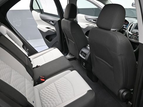 Used 2021 Chevrolet Equinox LS w/ LS Convenience Package image 17