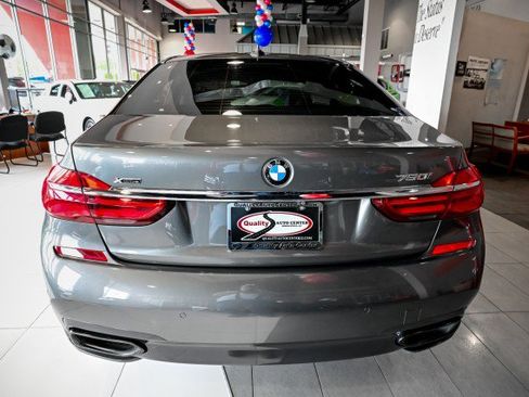 Used 2019 BMW 750i xDrive w/ M Sport Package AWD/4WD image 6