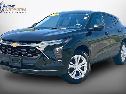 Used 2024 Chevrolet Trax LS FWD image 1