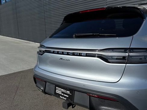 Used 2025 Porsche Macan AWD/4WD image 37