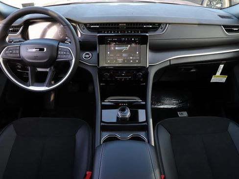 New 2025 Jeep Grand Cherokee Altitude image 19